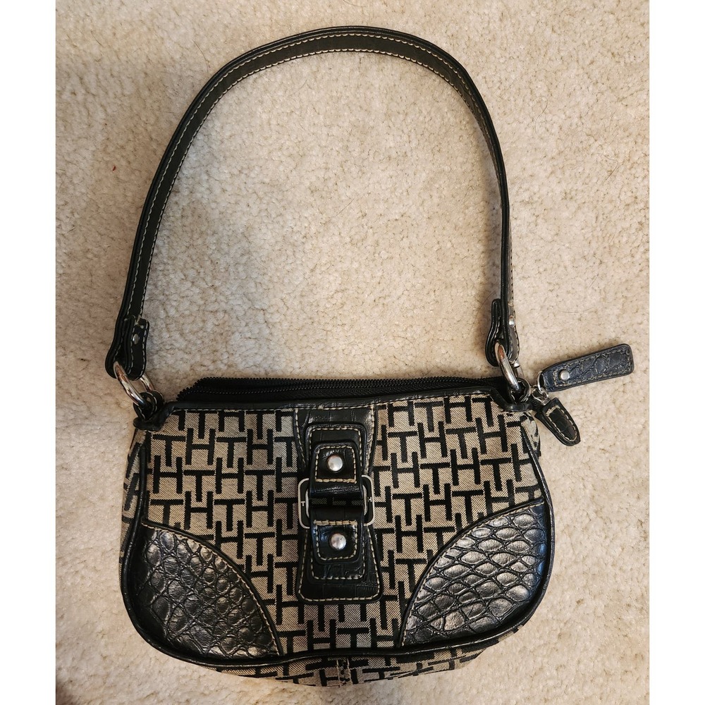 Small Tommy Hilfiger purse